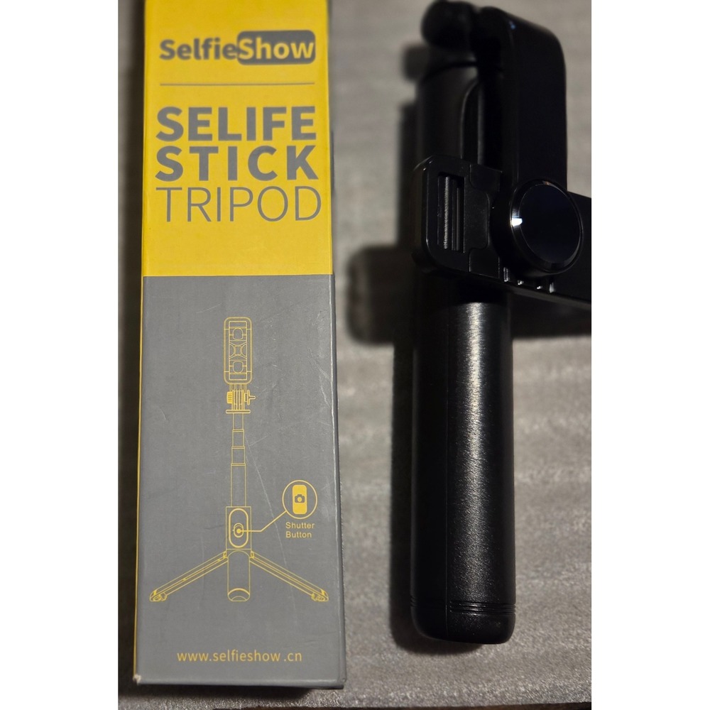 SelfieShow Q02 Black Selfie Stick Tripod with Wireless Bluetooth Remote Shutter